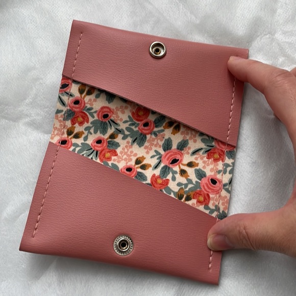 ✨SOLD✨ Rose card holder wallet - Picture 3 of 5